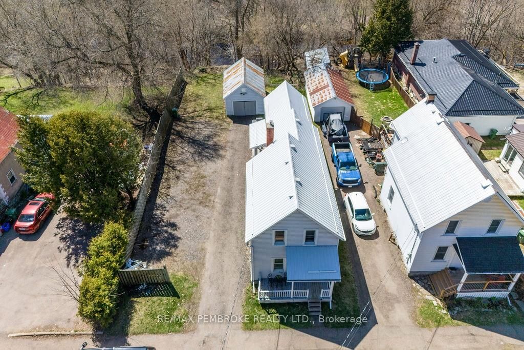 414 Moffat Street Property Photo 17