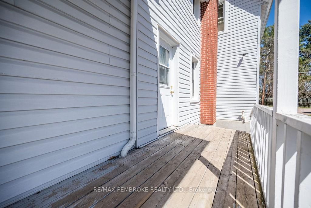 414 Moffat Street Property Photo 19
