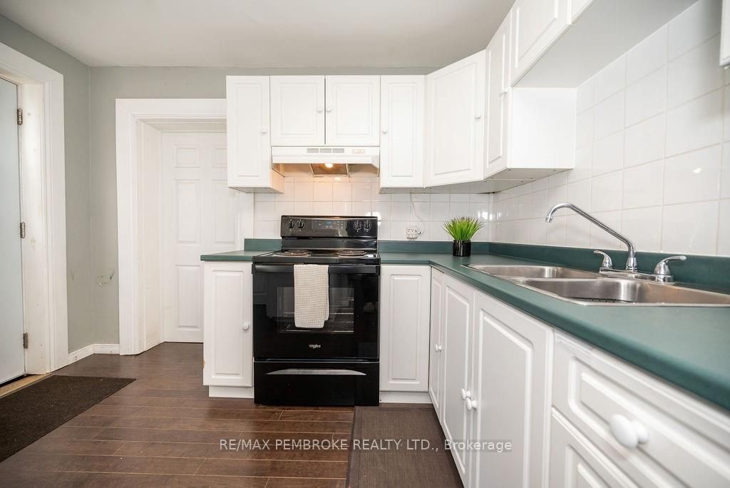 414 Moffat Street Property Photo 23