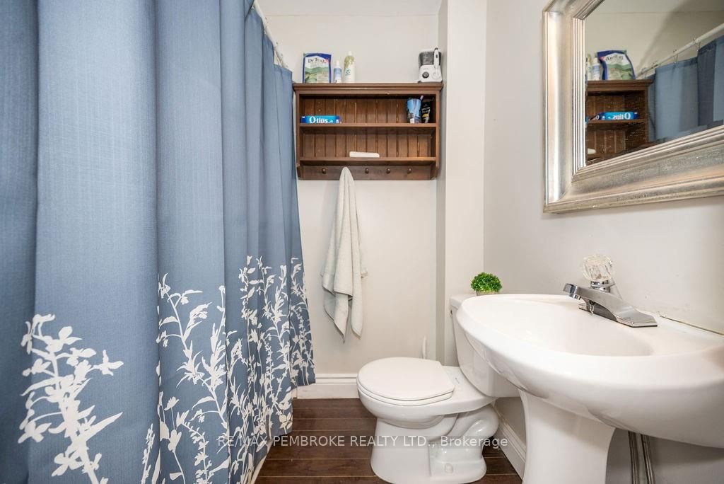 414 Moffat Street Property Photo 32