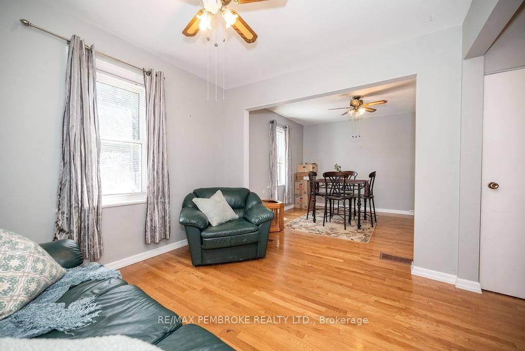 414 Moffat Street Property Photo 33
