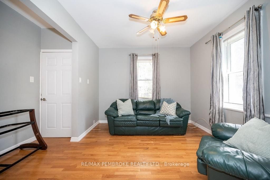 414 Moffat Street Property Photo 38