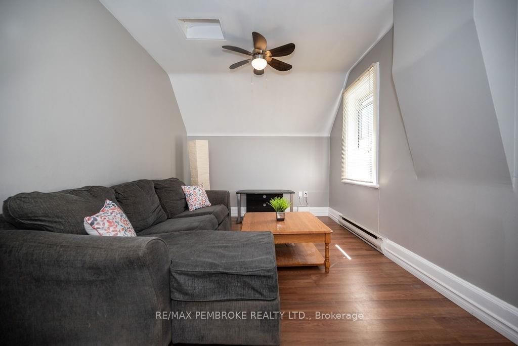 414 Moffat Street Property Photo 44