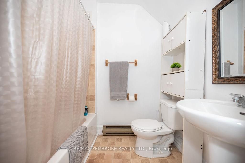 414 Moffat Street Property Photo 52