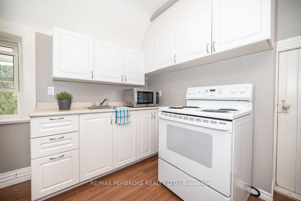 414 Moffat Street Property Photo 55