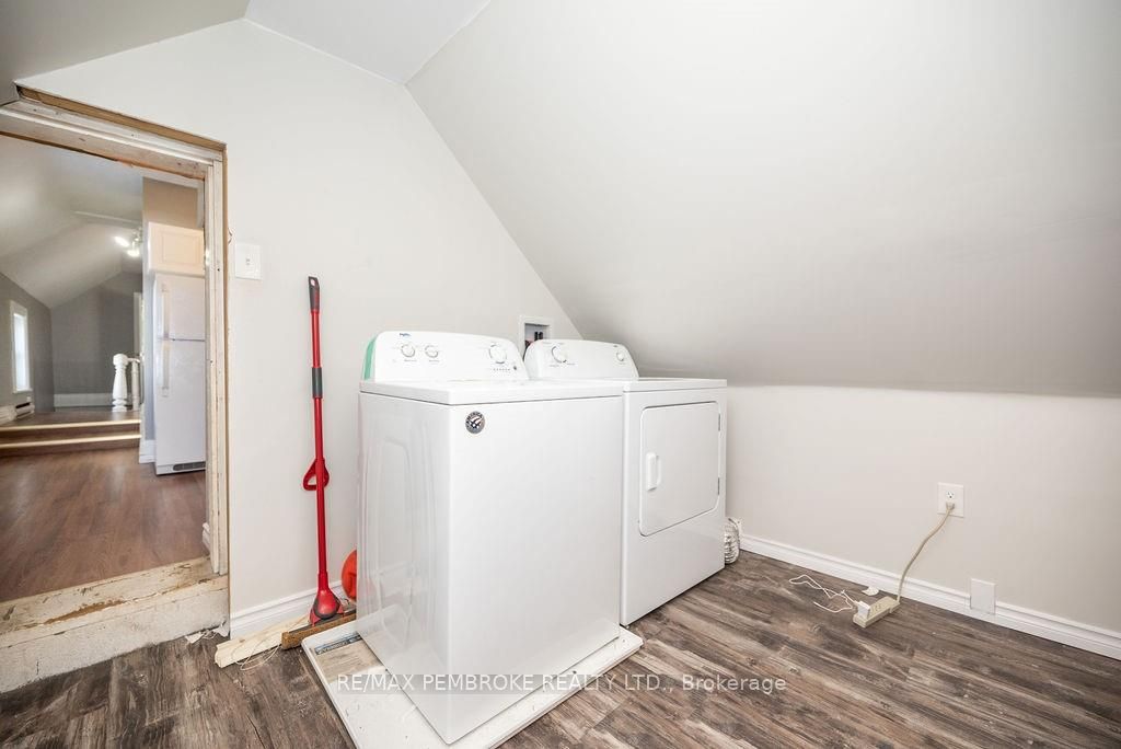 414 Moffat Street Property Photo 58