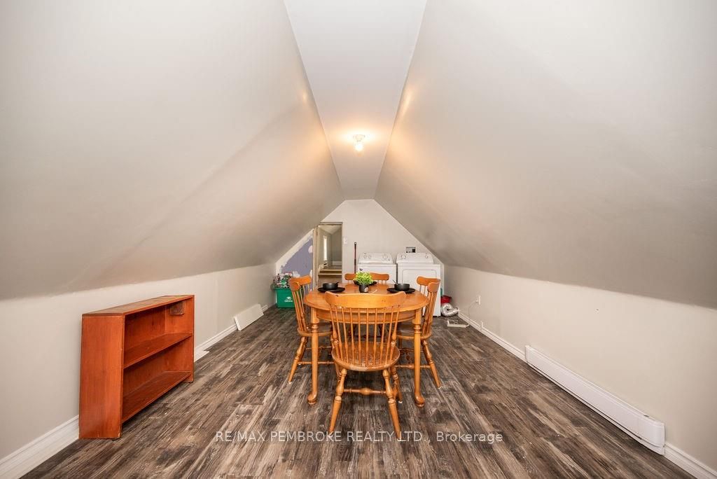 414 Moffat Street Property Photo 60