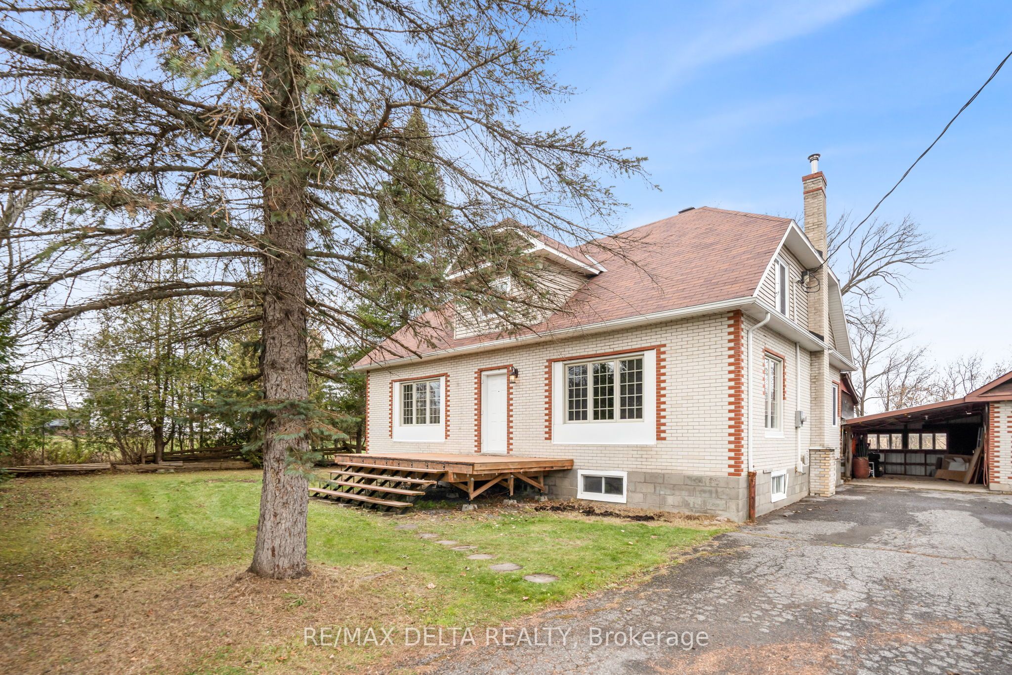 1015 Labrosse Street Property Photo 2