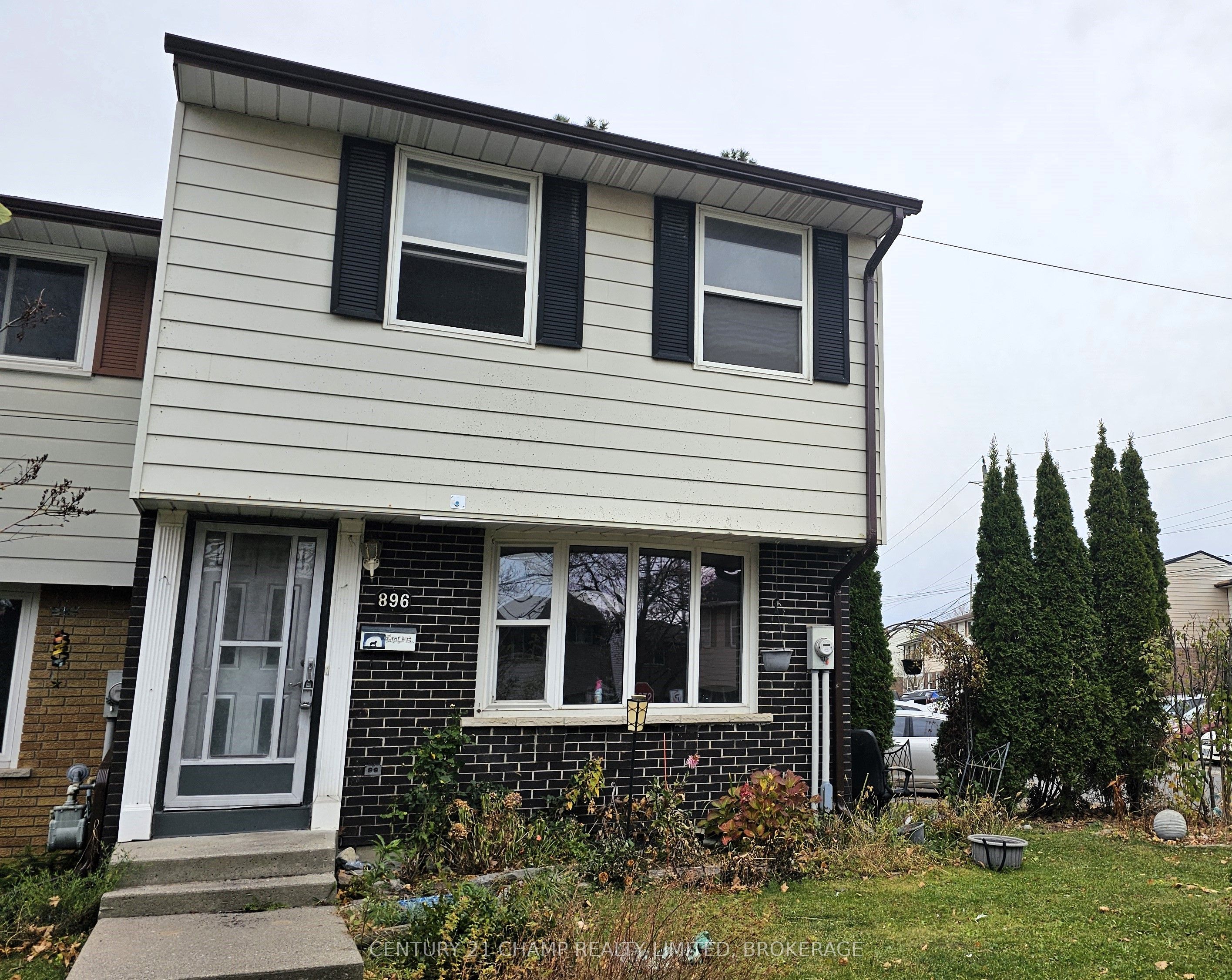 896 Oakview Ave Property Photo