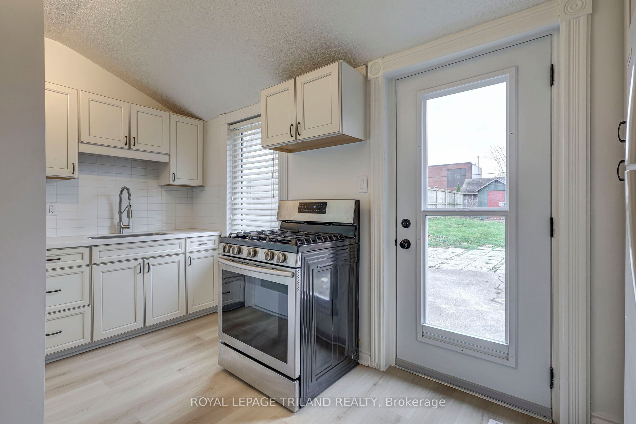 821 Queens Avenue Property Photo 15