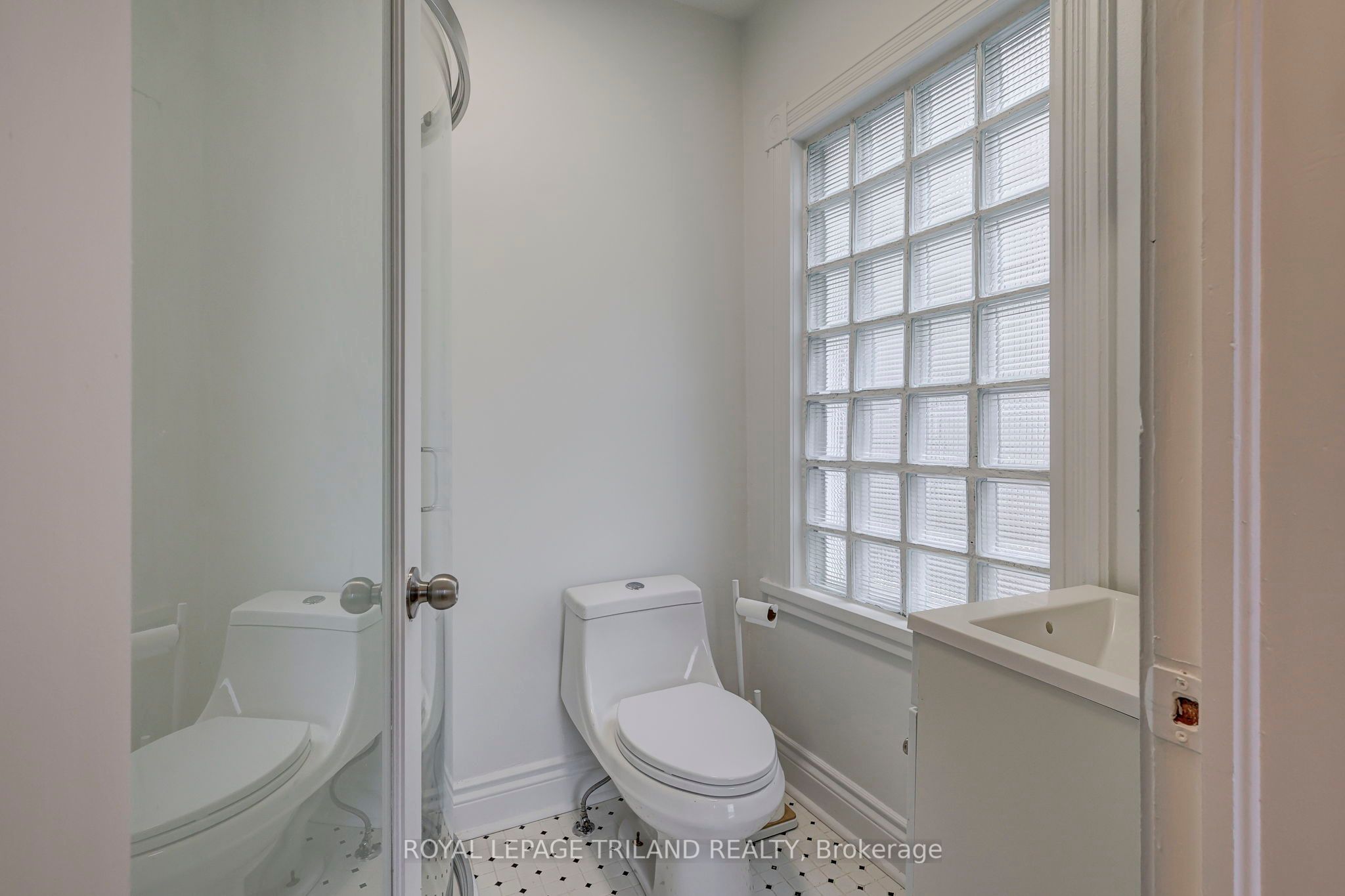 821 Queens Avenue Property Photo 17