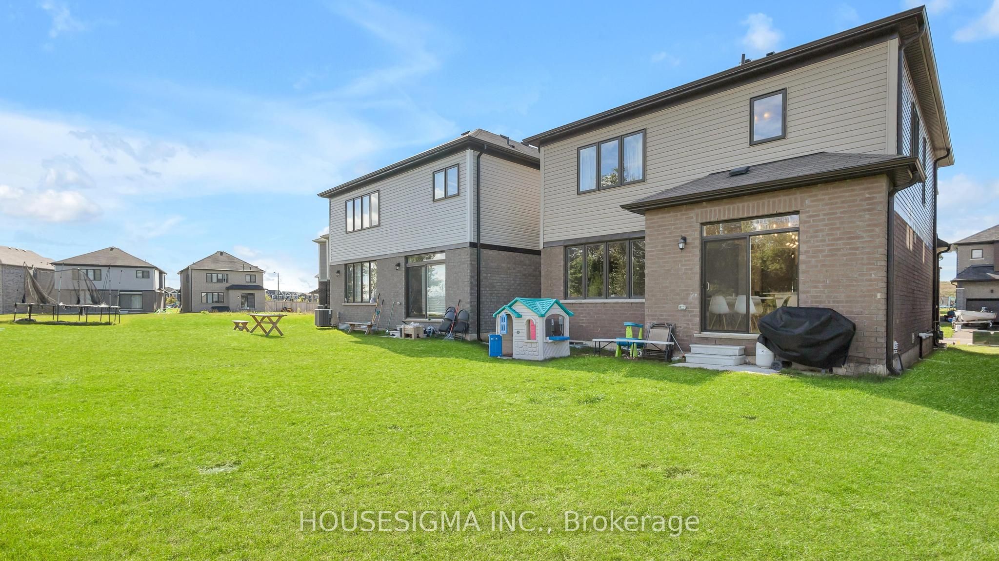 46 Hawick Crescent Property Photo 34