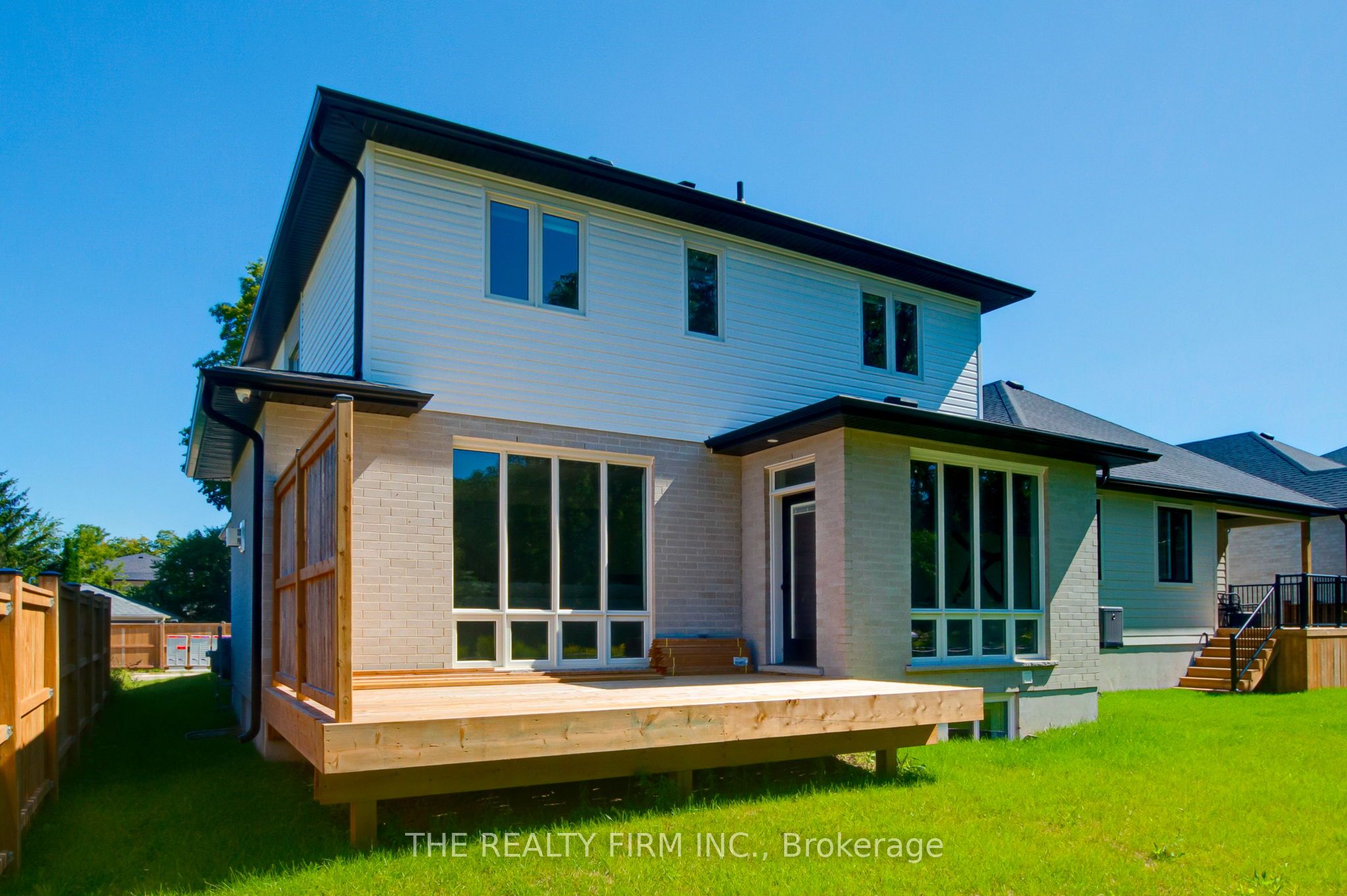 #30 - 22701 Adelaide Road Property Photo 33