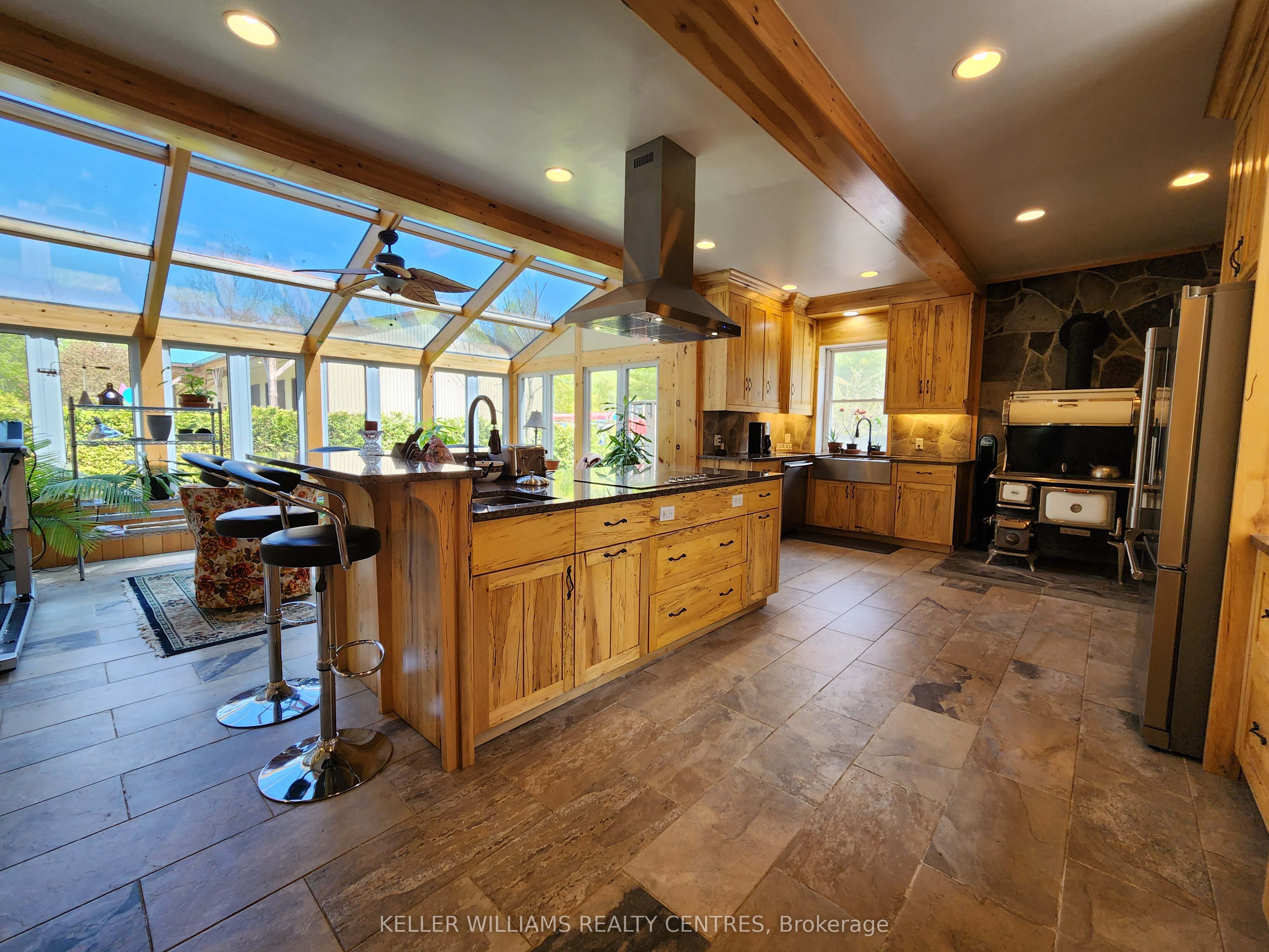 484 Carlisle Street Property Photo 3