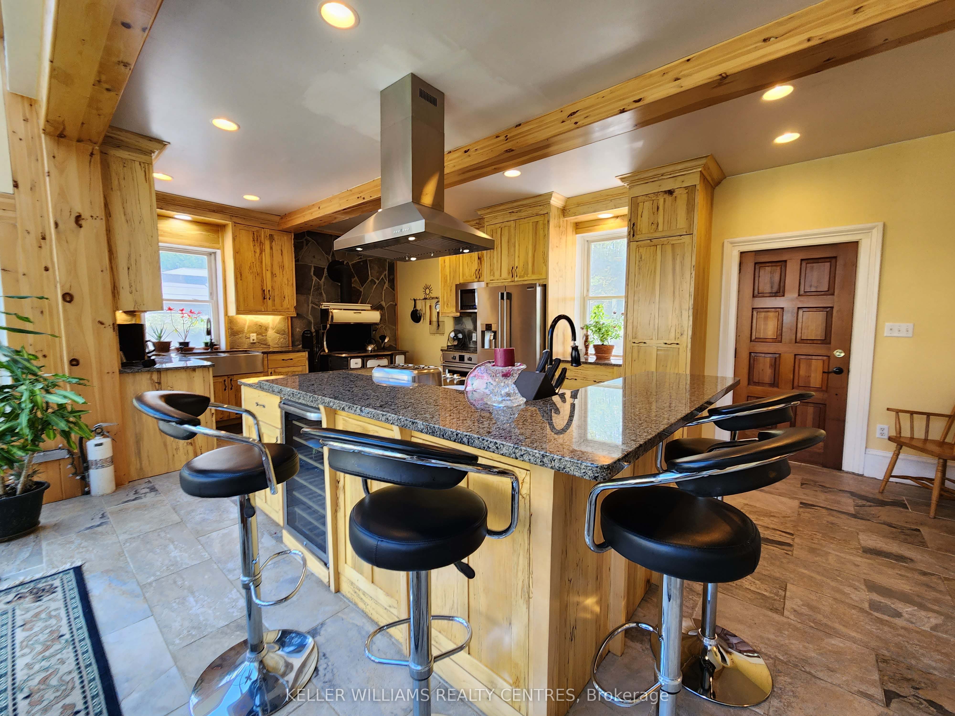 484 Carlisle Street Property Photo 7