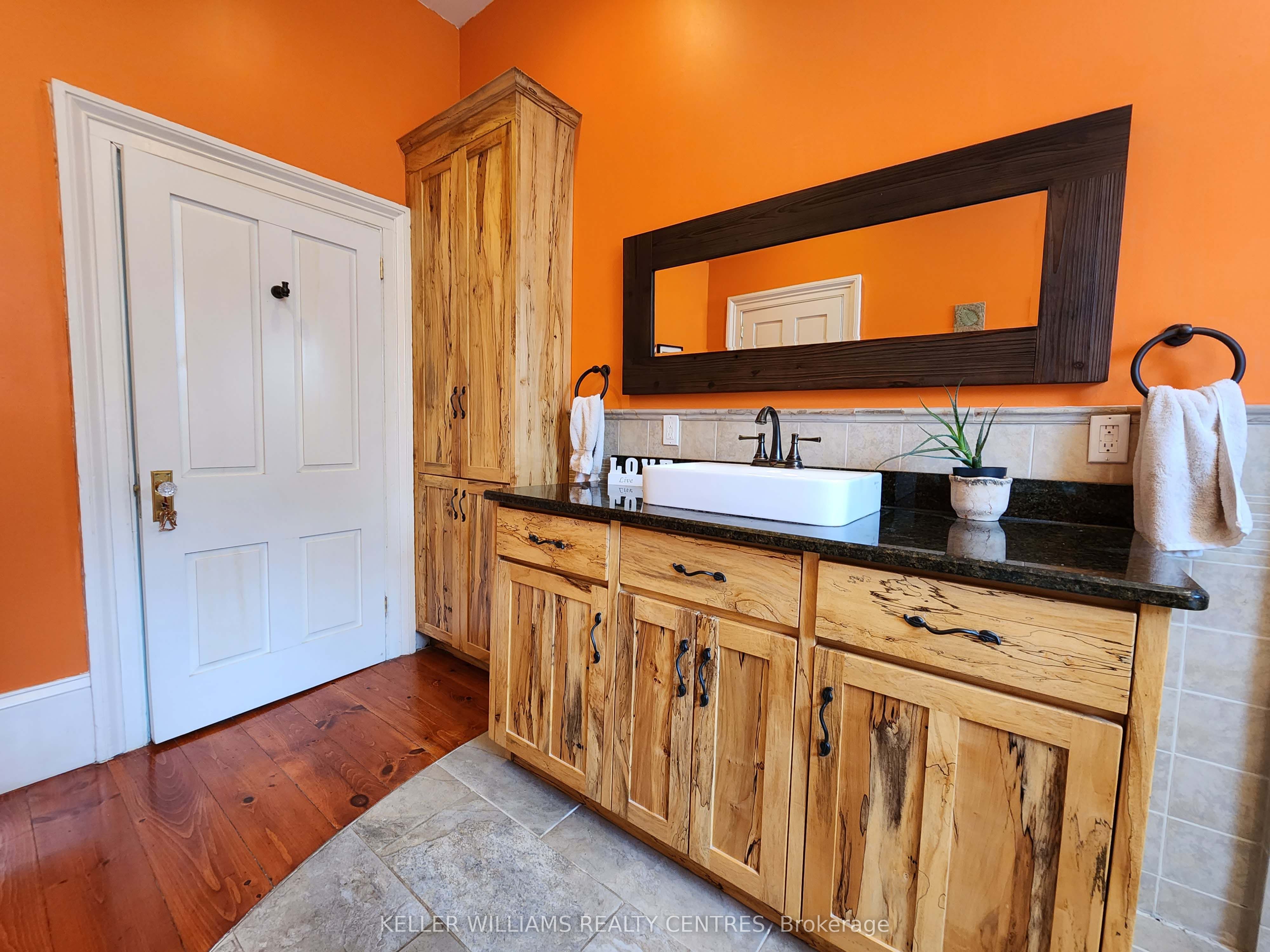 484 Carlisle Street Property Photo 9