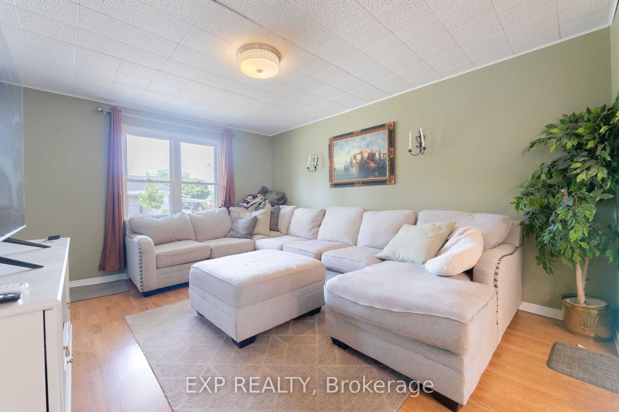325 Simpson Avenue Property Photo 6