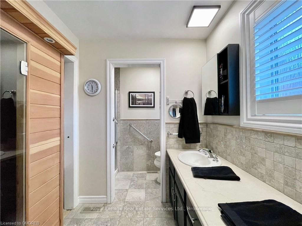 184 Dundas Street Property Photo 16