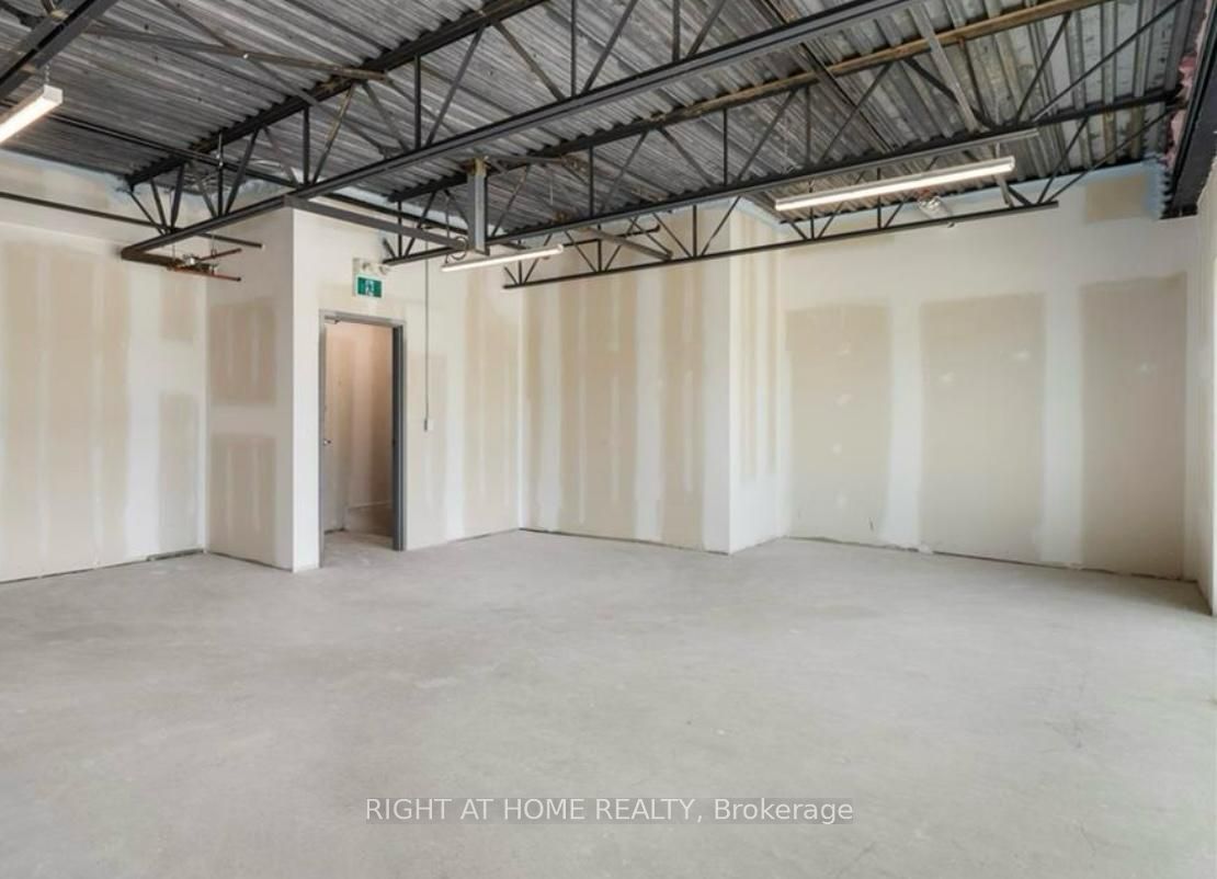 #unit 12 - 587 Hanlon Creek Boulevard Property Photo 8