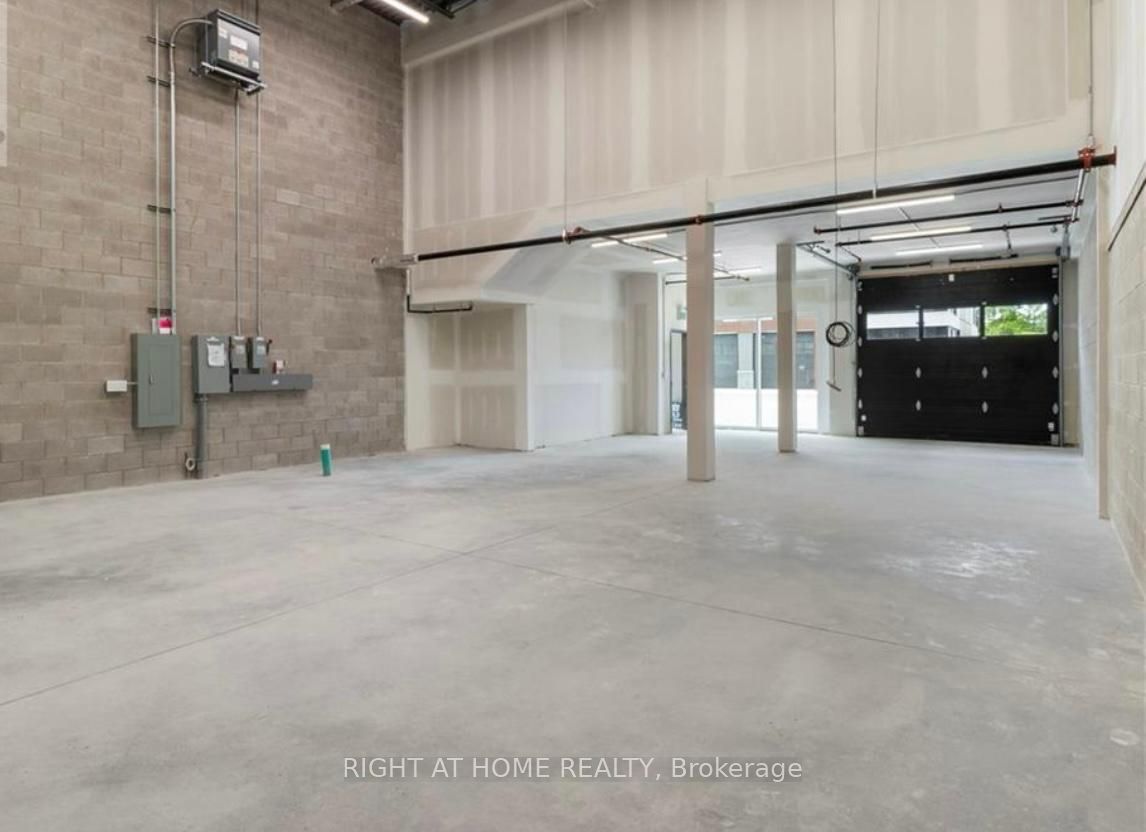 #unit 12 - 587 Hanlon Creek Boulevard Property Photo 9