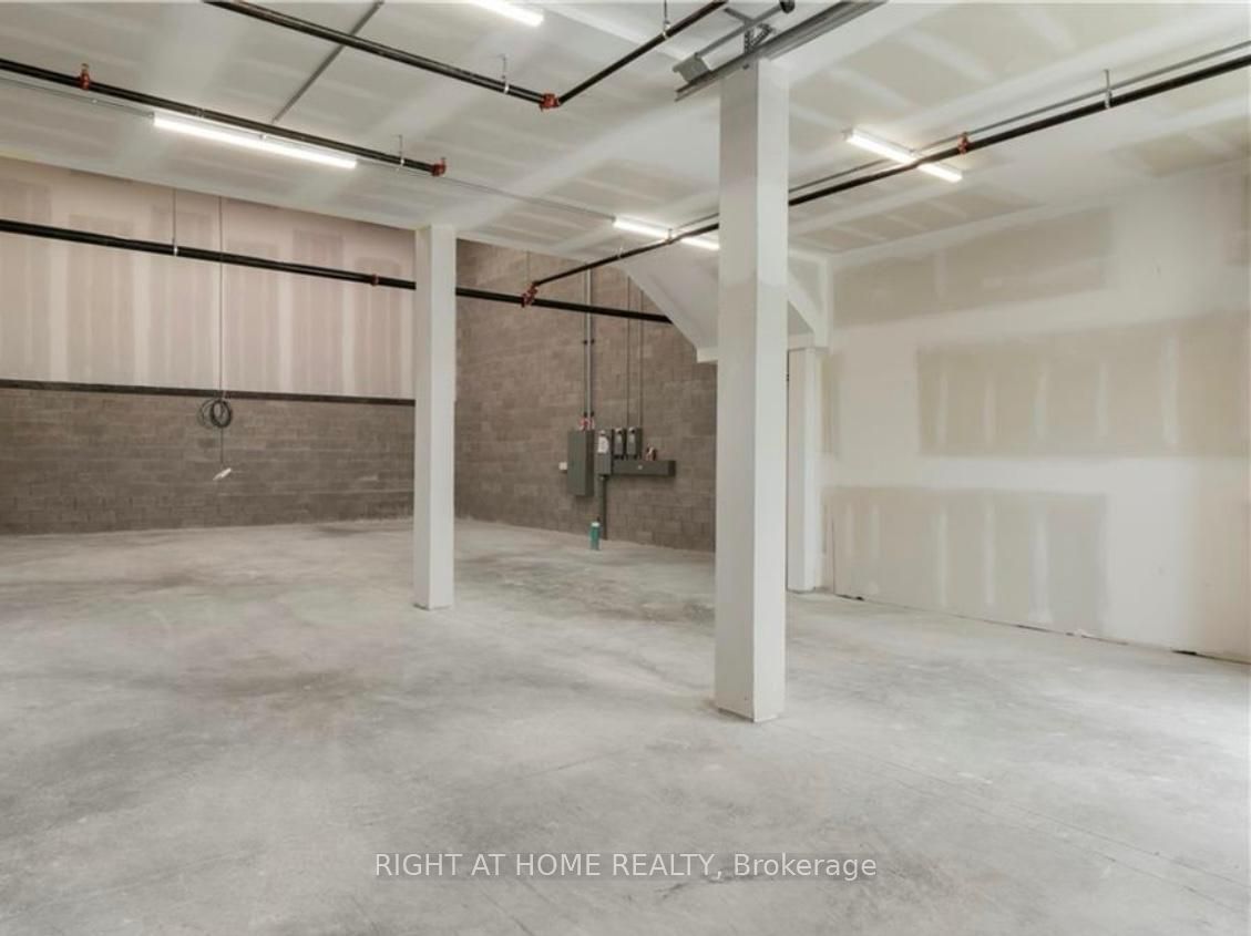 #unit 12 - 587 Hanlon Creek Boulevard Property Photo 10