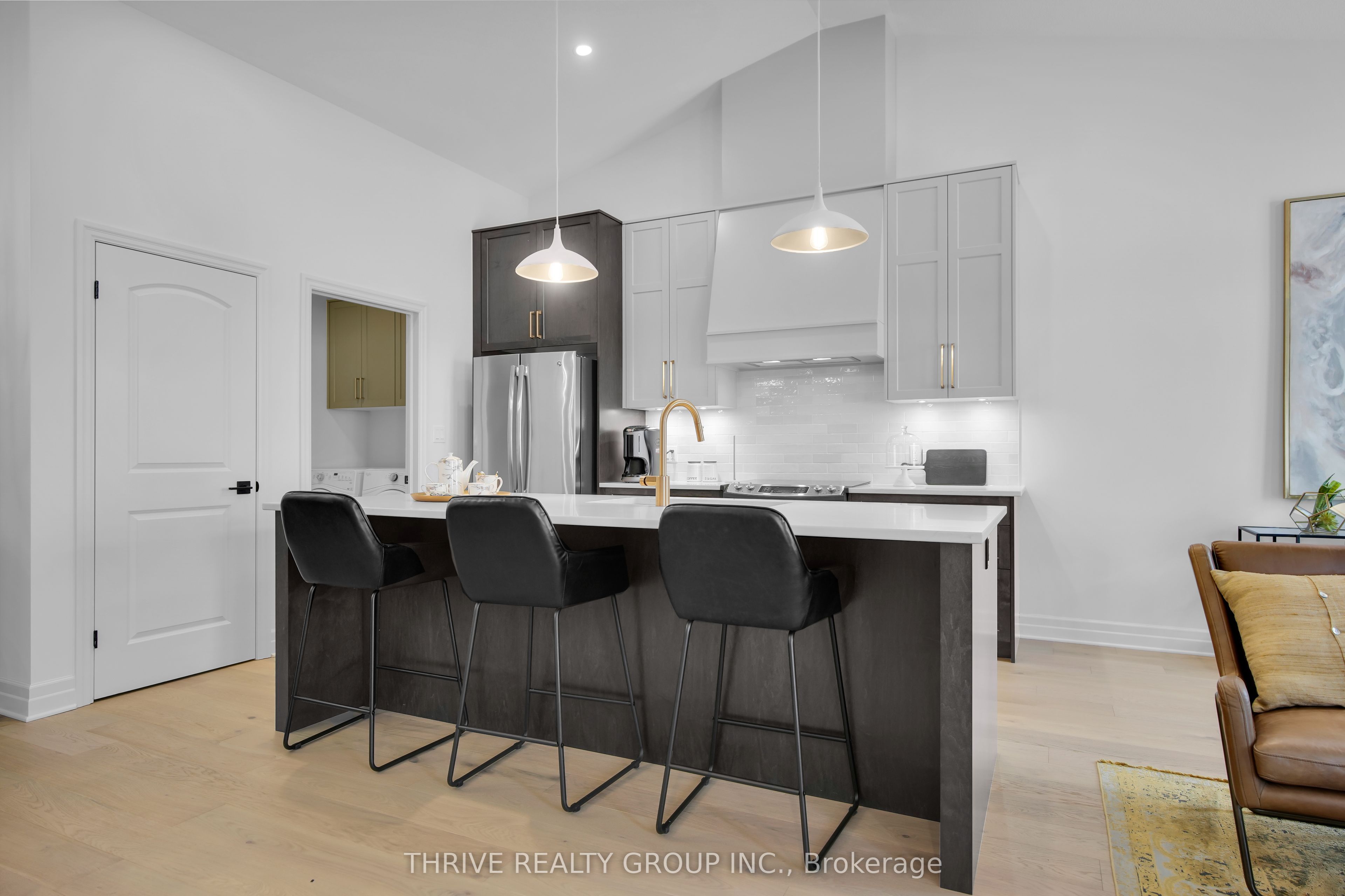 #15 - 1080 Upperpoint Avenue Property Photo 15