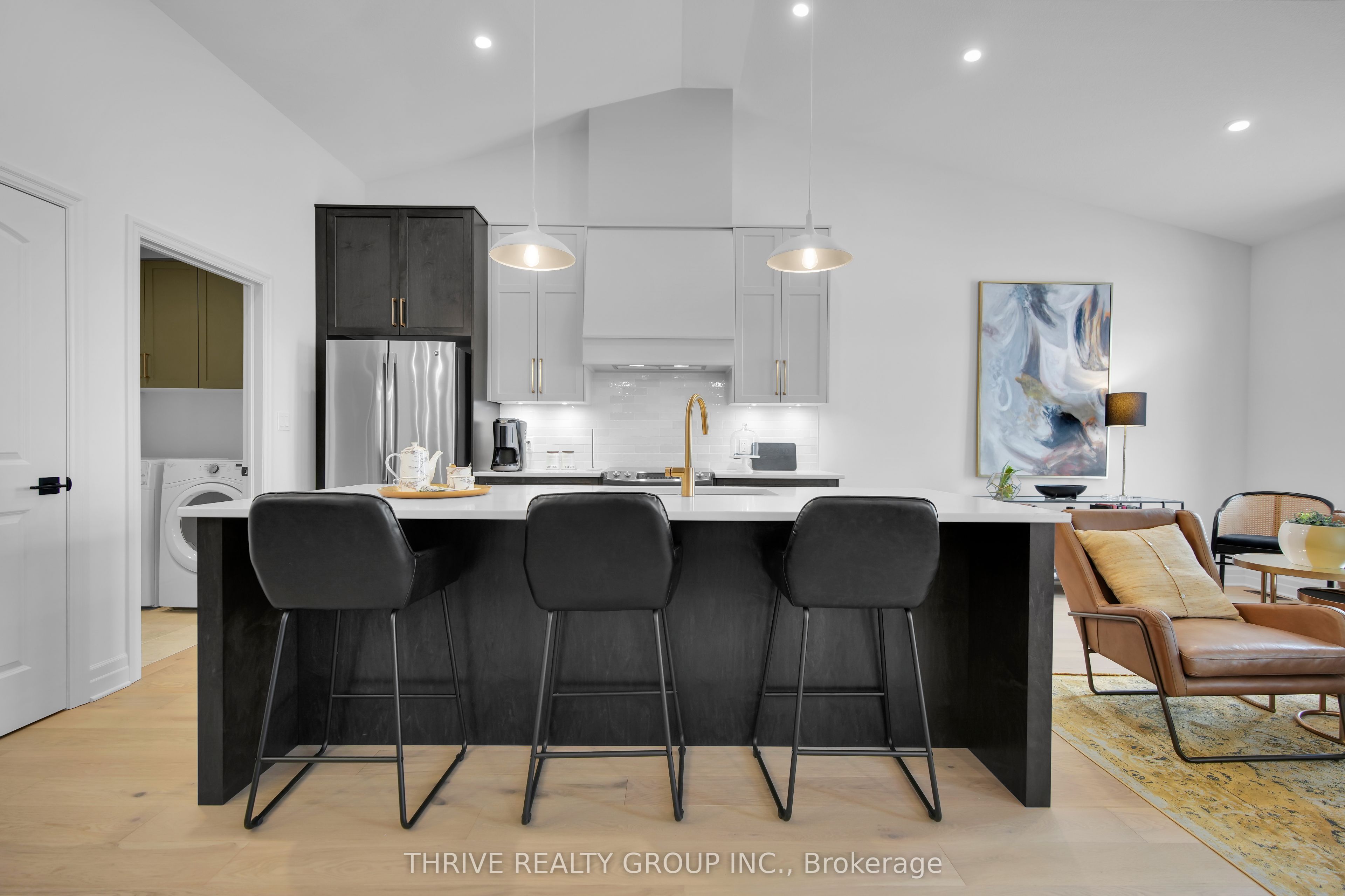 #15 - 1080 Upperpoint Avenue Property Photo 16