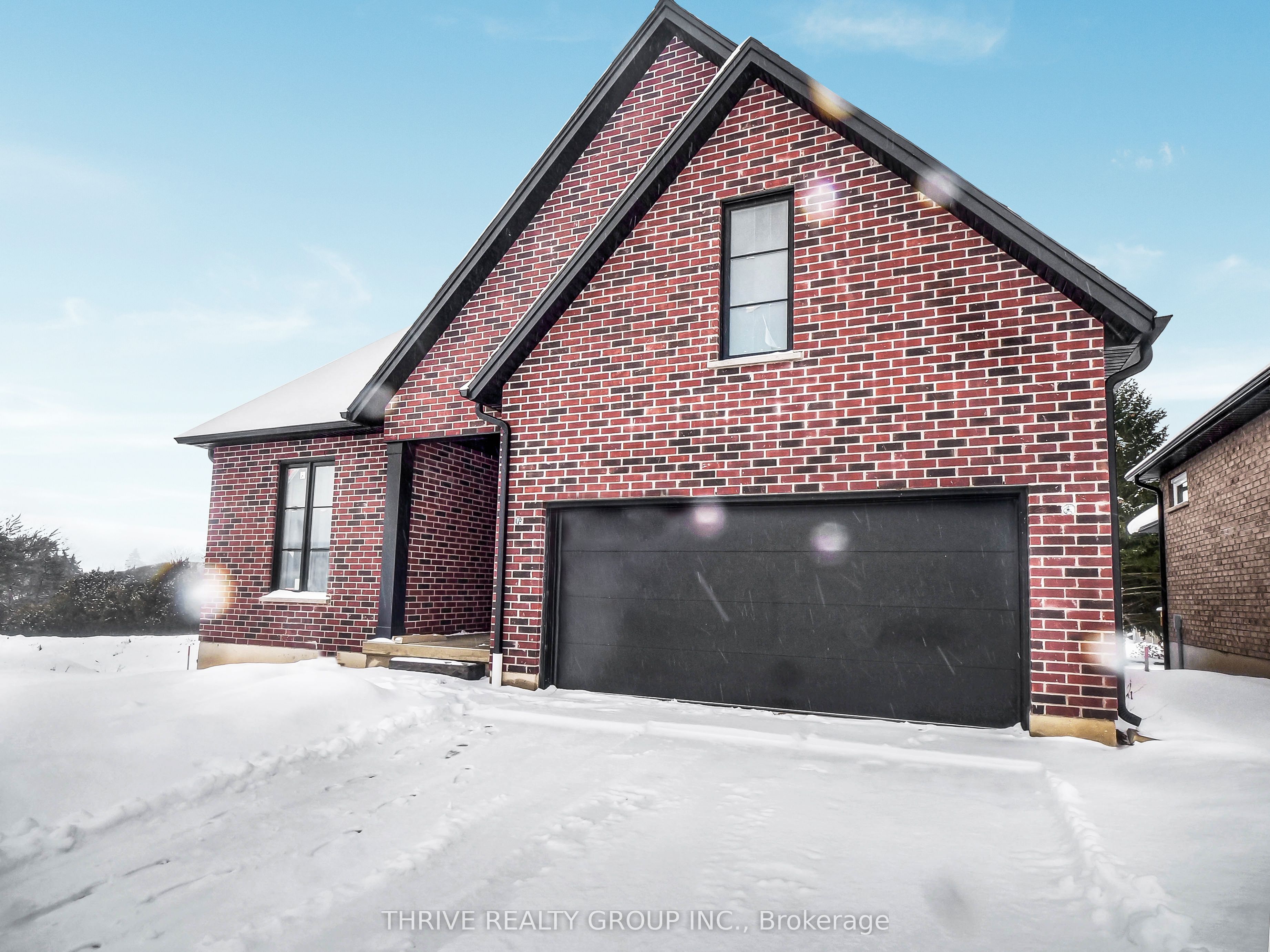 #9 - 1080 UPPERPOINT Avenue Property Photo 1