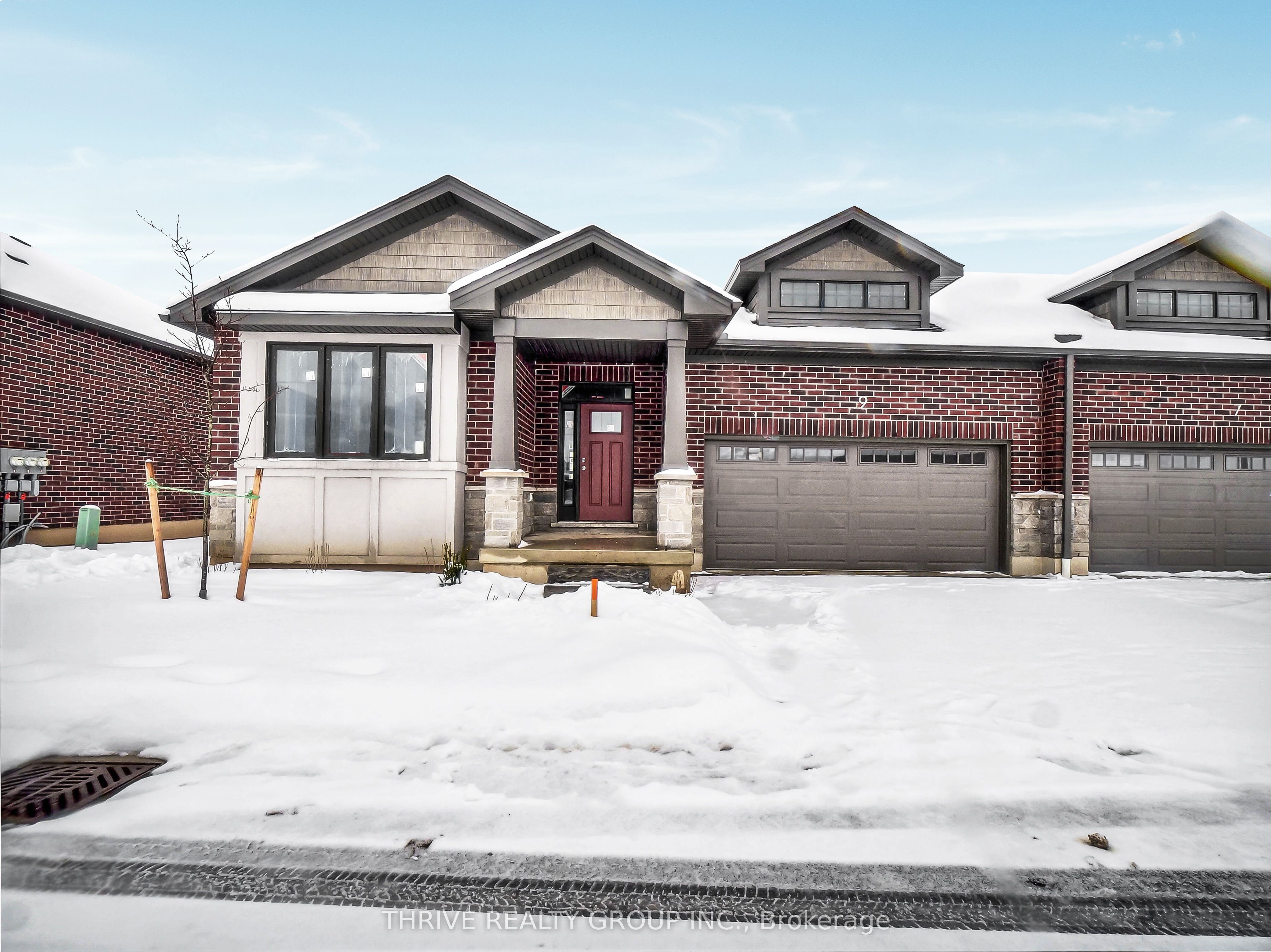 #9 - 1080 Upperpoint Avenue Property Photo 2