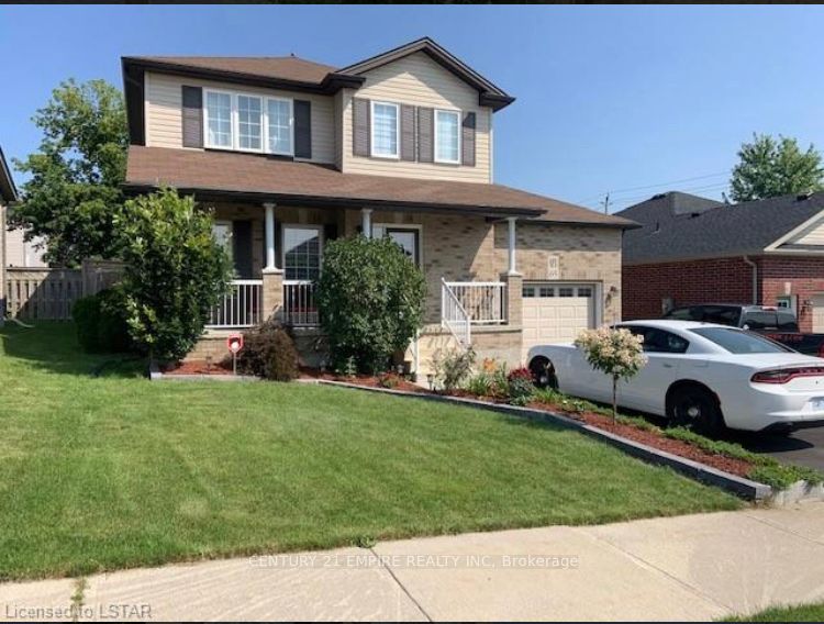 65 Woodhatch Crescent Property Photo 1