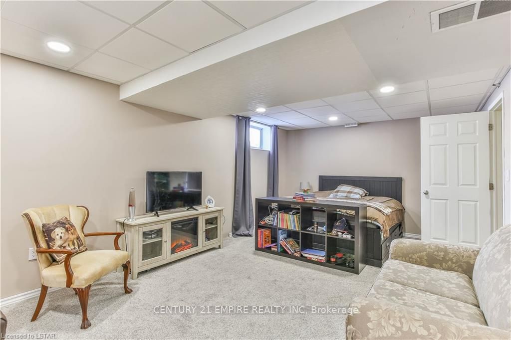 65 Woodhatch Crescent Property Photo 16