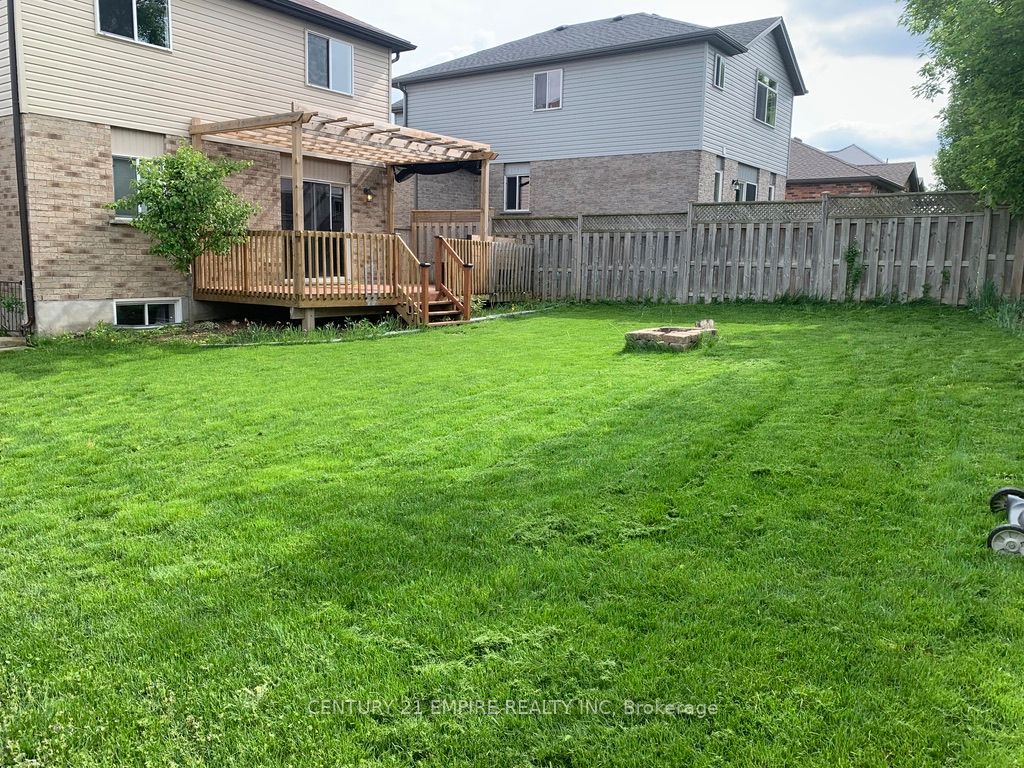 65 Woodhatch Crescent Property Photo 18