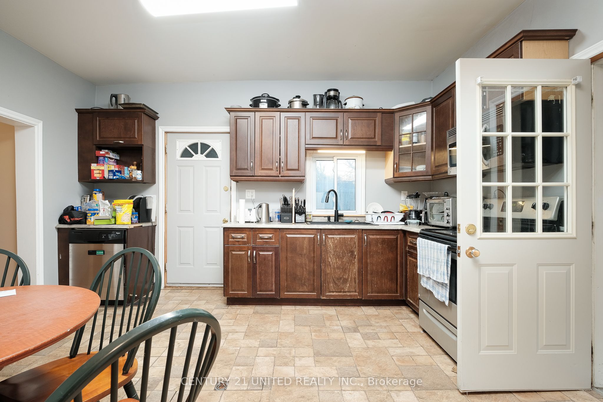 593 Harvey Street Property Photo 11