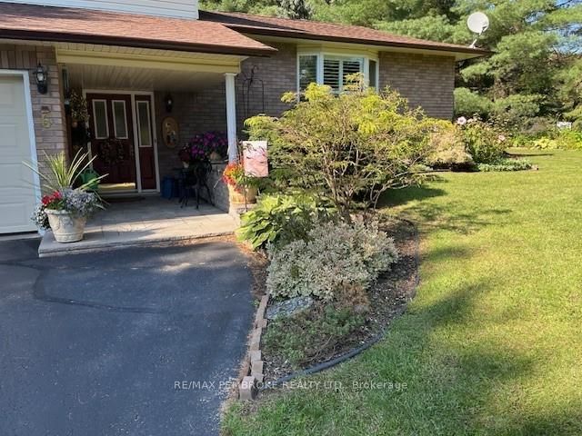 6 Derek Drive Property Photo 5