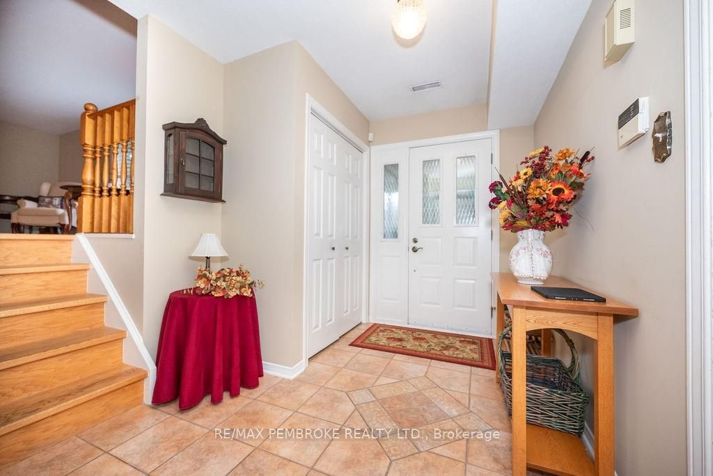 6 Derek Drive Property Photo 8
