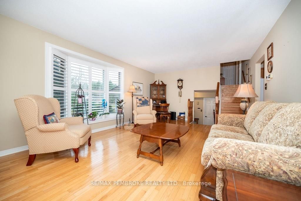 6 Derek Drive Property Photo 12