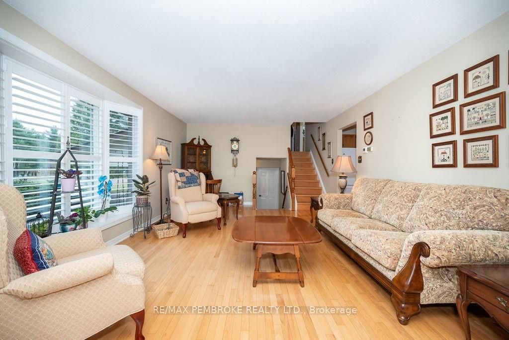 6 Derek Drive Property Photo 13