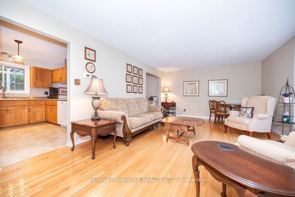 6 Derek Drive Property Photo 16