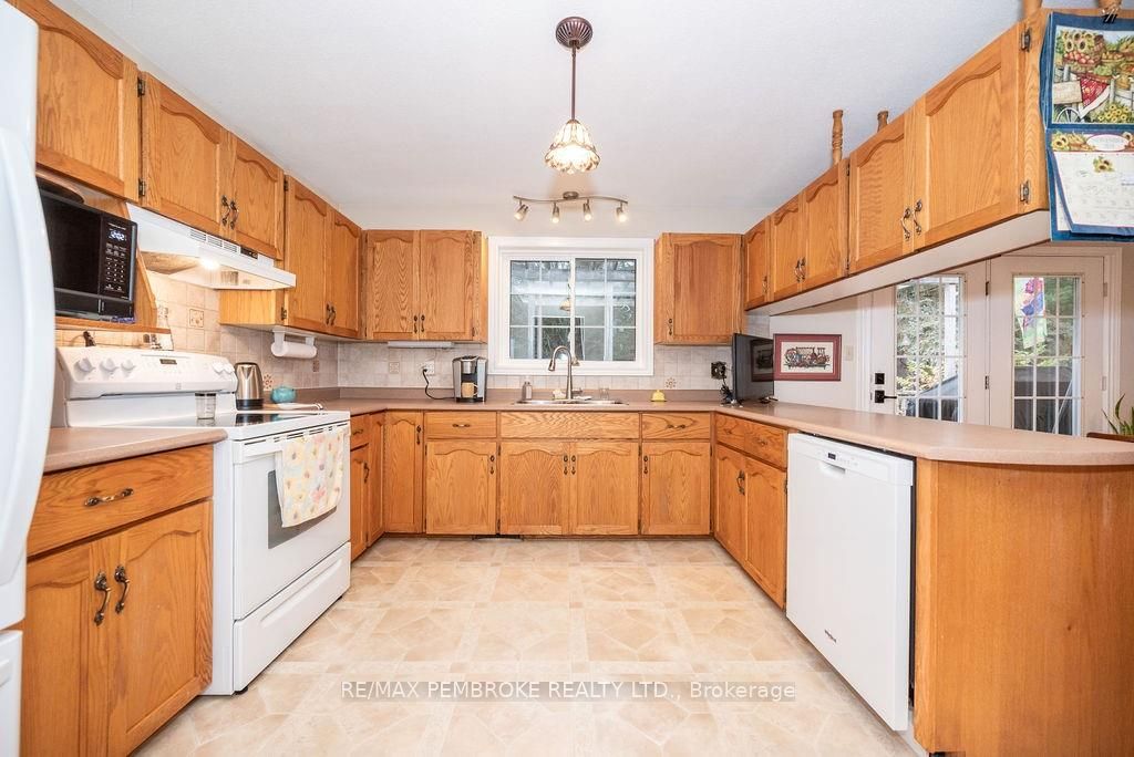 6 Derek Drive Property Photo 19