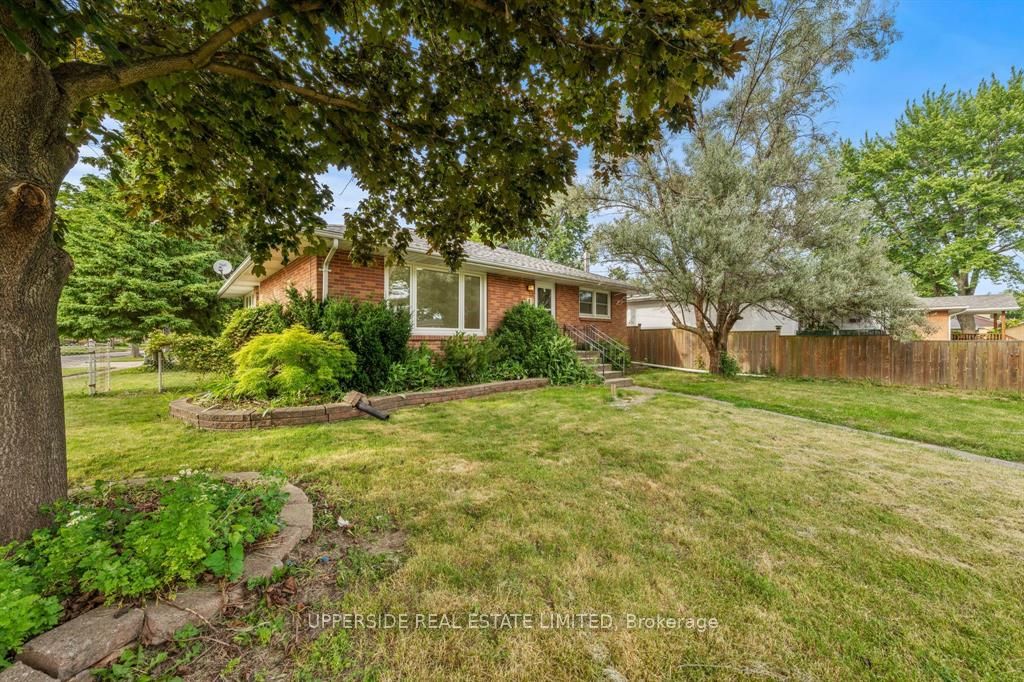 8 Mayfair Drive Property Photo 1