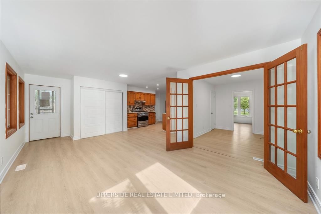 8 Mayfair Drive Property Photo 10