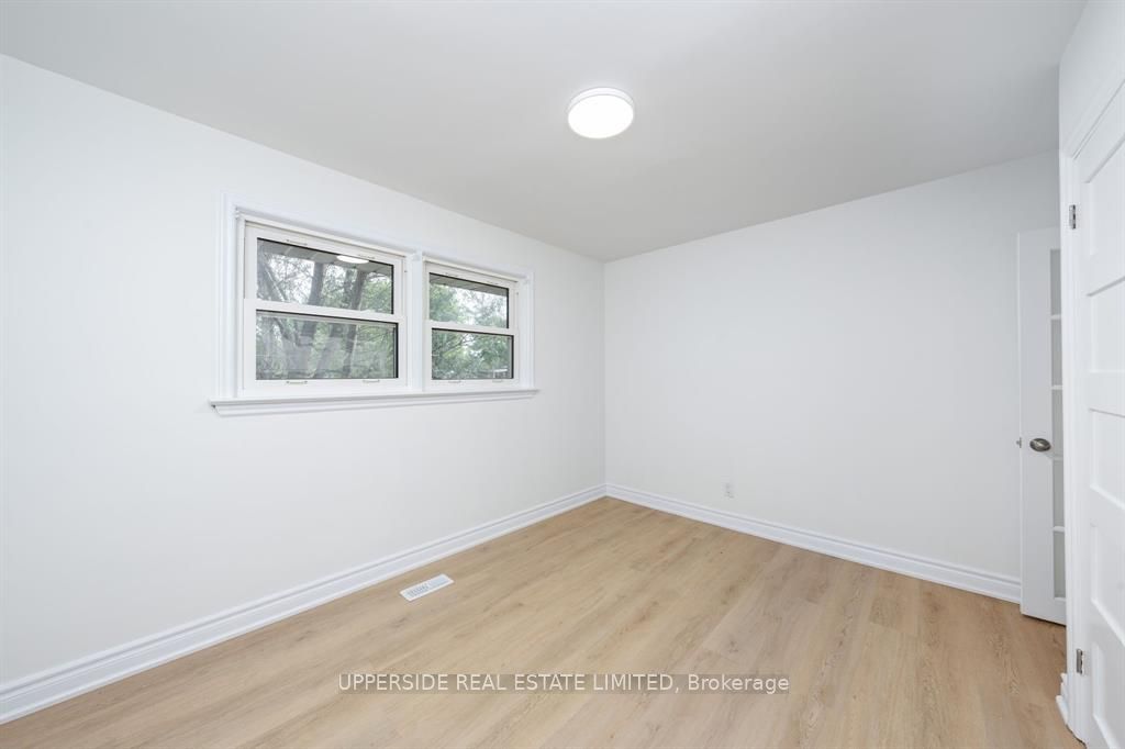 8 Mayfair Drive Property Photo 11