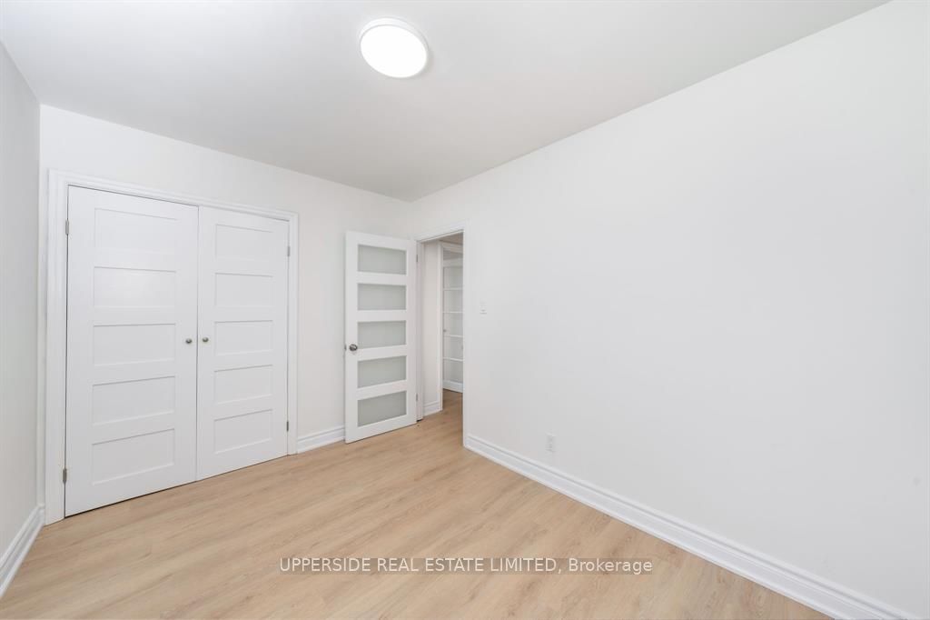 8 Mayfair Drive Property Photo 12
