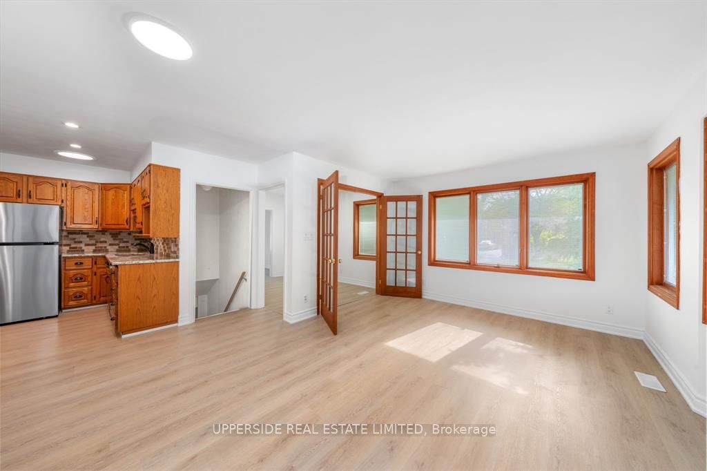 8 Mayfair Drive Property Photo 17