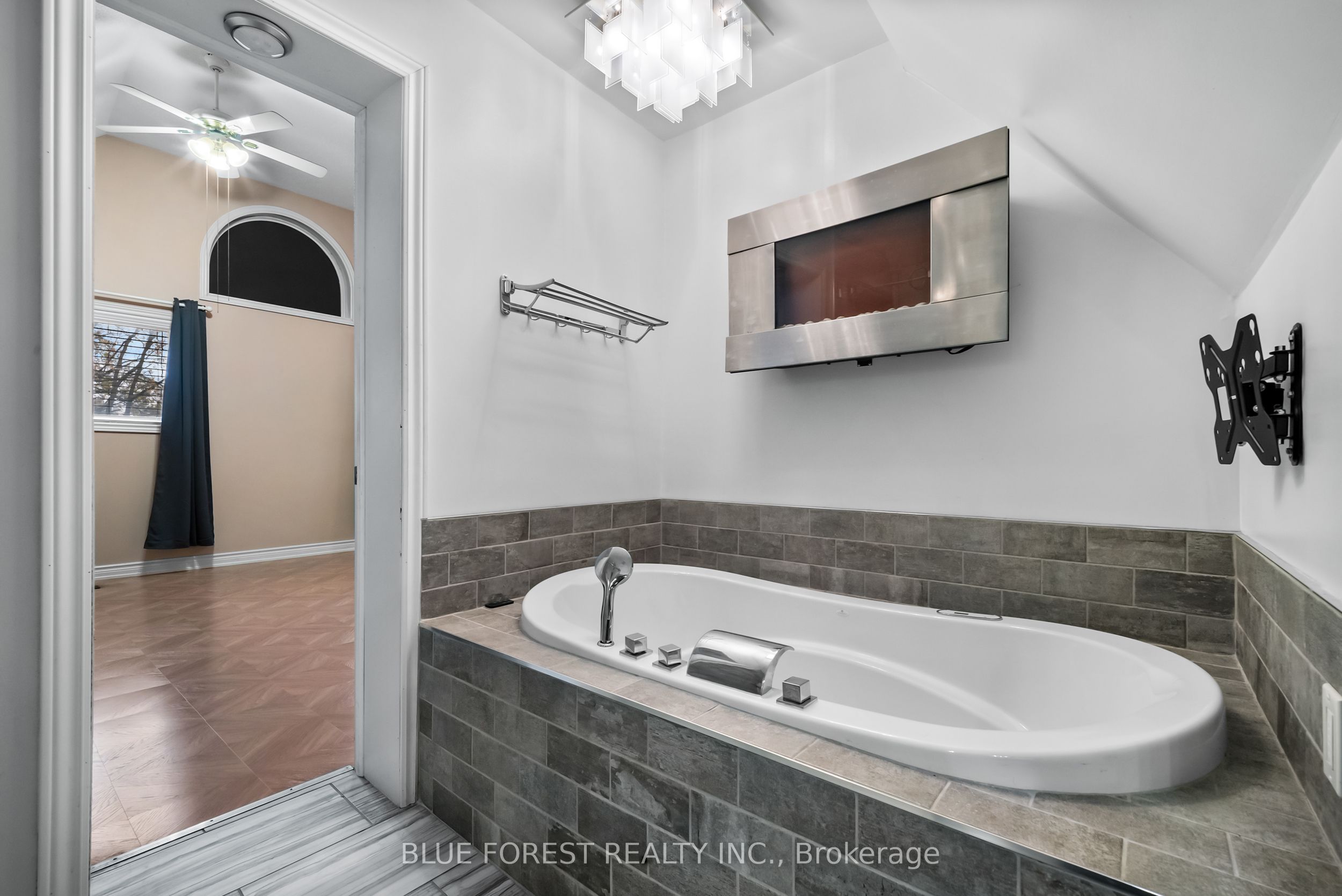 246 Grey Street Property Photo 20