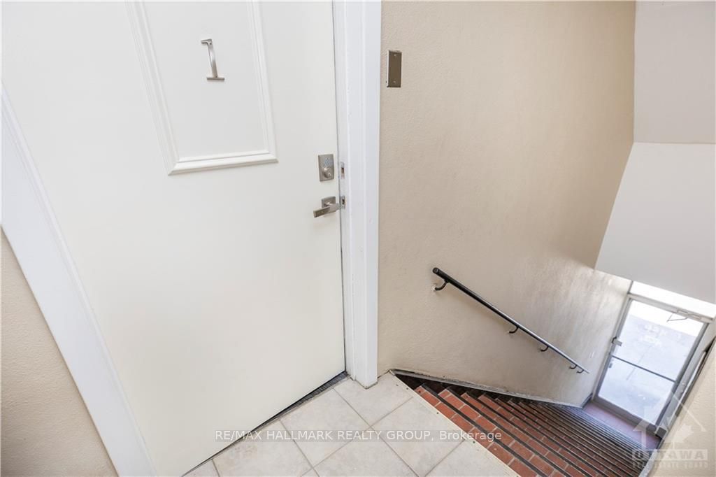 #1 - 462 Bronson Avenue Property Photo 5