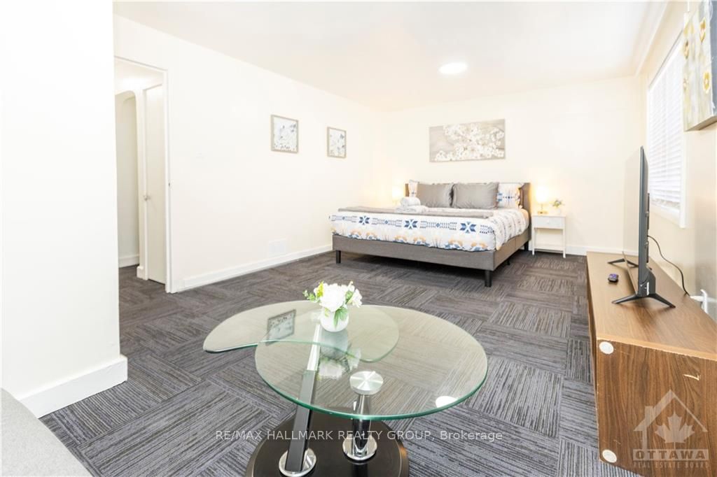 #1 - 462 Bronson Avenue Property Photo 32