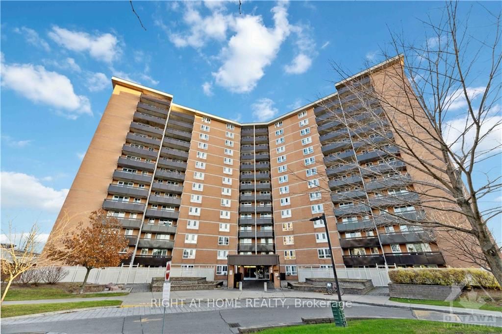 #718 - 2000 Jasmine Crescent Property Photo 2