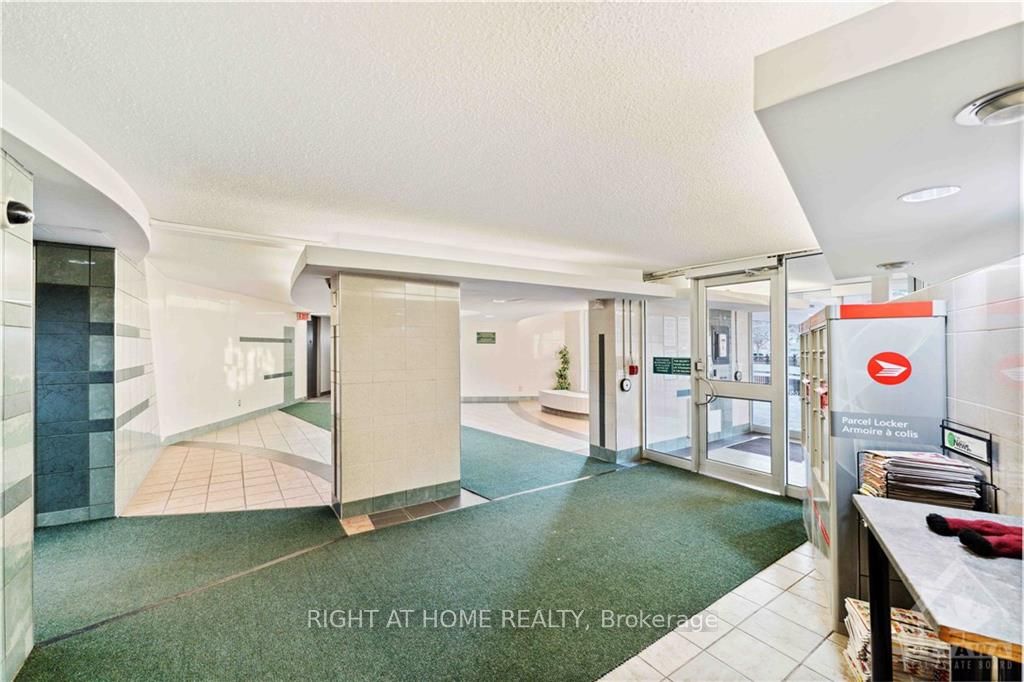 #718 - 2000 Jasmine Crescent Property Photo 4