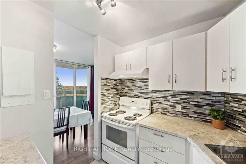 #718 - 2000 Jasmine Crescent Property Photo 33